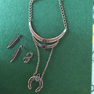 Horseshoe necklace with two different earrings